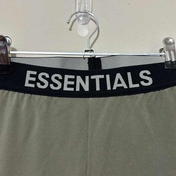 Essentials - Picture 5 of 8